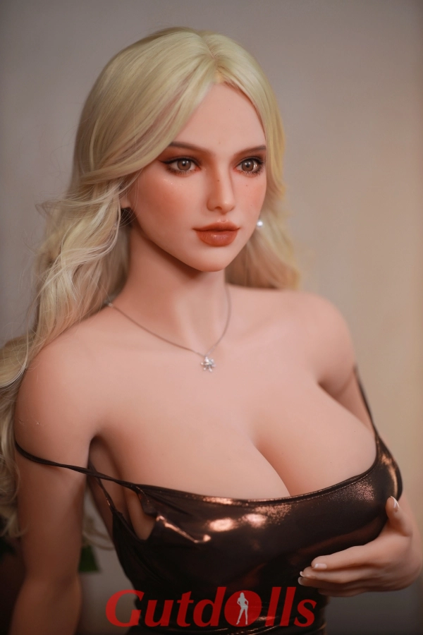 Kasia Dunkle Fire doll online