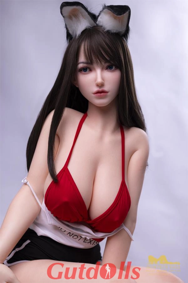 165cm cleaning a sex doll